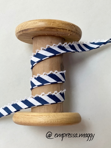Schrägband mit Häkelborte - Marine/Weiß breit gestreift