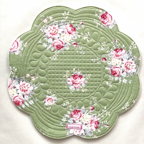 Grünes 35 cm großes gequiltetes rundes Platzdeckchen