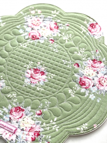 Grünes 35 cm großes gequiltetes rundes Platzdeckchen