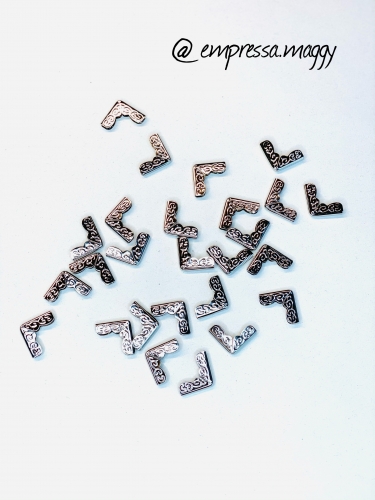 10 Buchecken 16x16 mm ORNAMENT