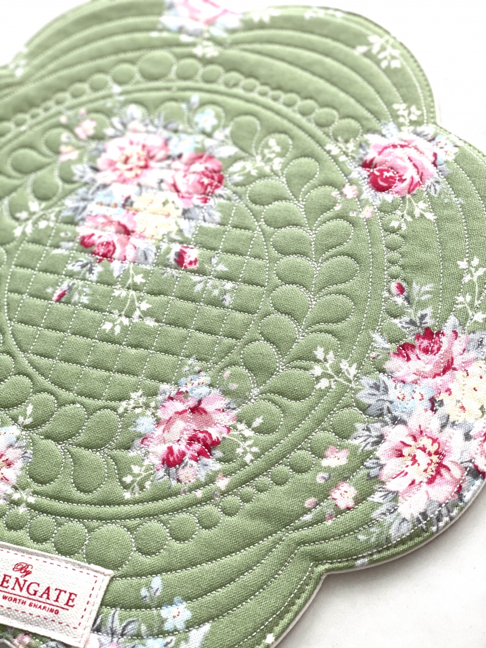 Grünes 35 cm großes gequiltetes rundes Platzdeckchen