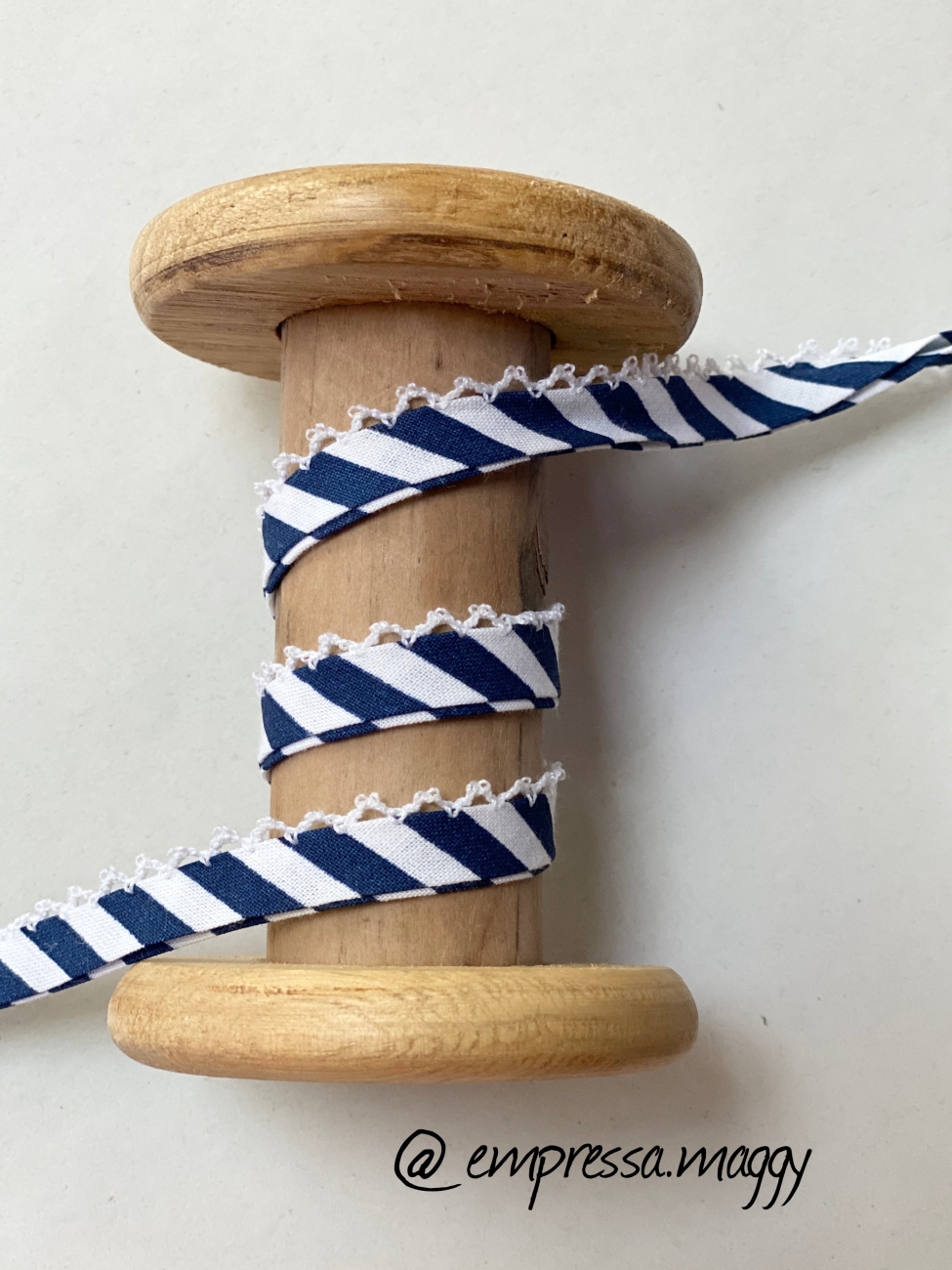 Schrägband mit Häkelborte - Marine/Weiß breit gestreift