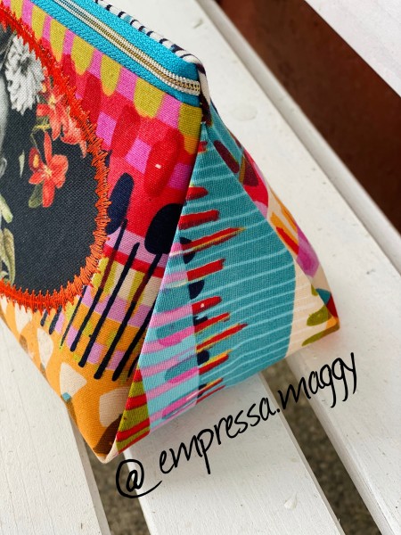 Zipper Triangle Bag Frieda Vol 1