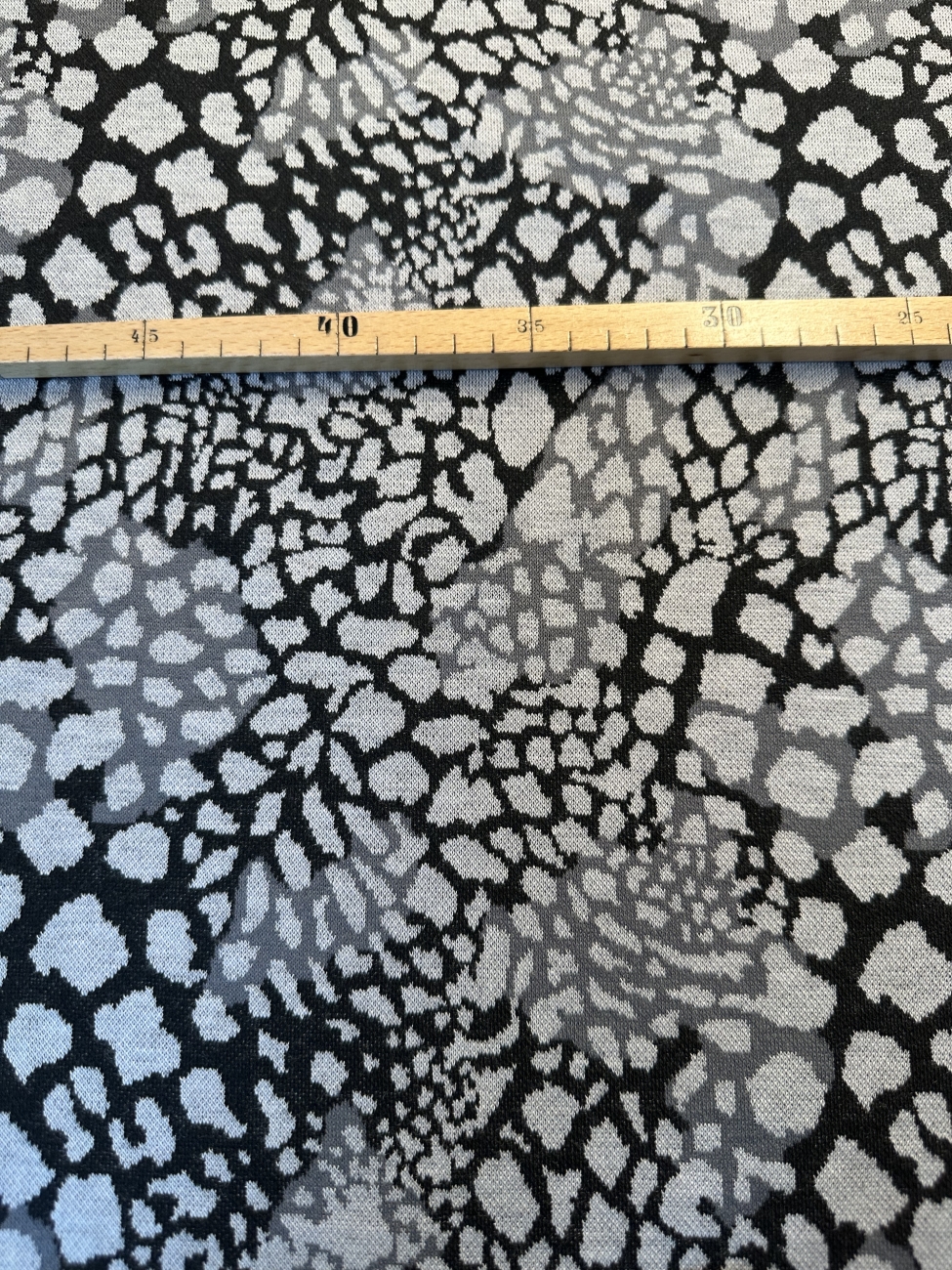 Jacquard - Jersey Swafing - Safari - Leo Schwarz/Grau - Reststück ca.140 cm
