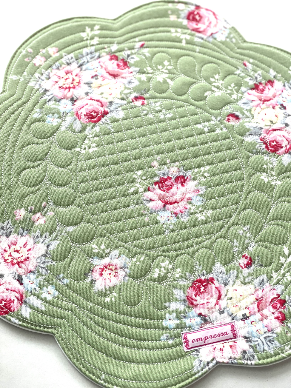 Grünes 35 cm großes gequiltetes rundes Platzdeckchen