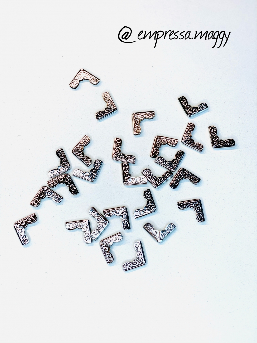 10 Buchecken 16x16 mm ORNAMENT