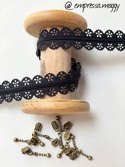 Endlosreißverschluss - Spitze Spirale 3 mm - Schwarz + 4 Zipper Altmessing