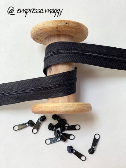 Endlosreißverschluss - Band 3 mm - Schwarz + 4 Zipper